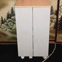 コンパクトなドレッシングテーブル/オーガナイザー (交渉中）の画像