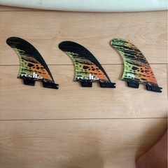 スリーウェザーサーフボードandフィンセットの画像