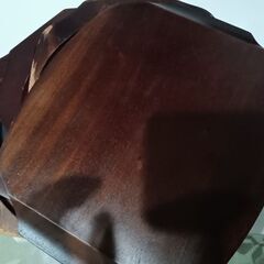 ステーキ皿の下の板の画像