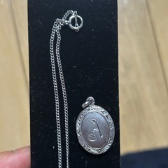 ロケットペンダントチェーンネックレスの画像