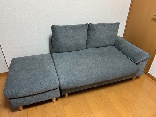 オットマン付き2人掛けソファー