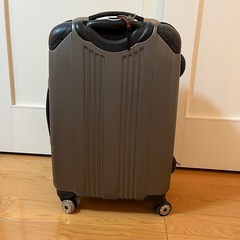 【¥0です！】機内持ち込みサイズ　スーツケース　グレーの画像
