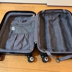 【¥0です！】機内持ち込みサイズ　スーツケース　グレーの画像