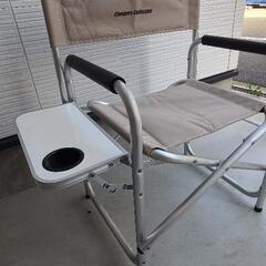 アウトドアチェアテーブル付きほぼ新品引き取り限定の画像