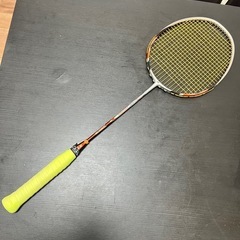 バドミントンラケット3本の画像