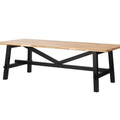 IKEAのダイニングテーブルの画像