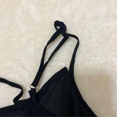 黒いキャミワンピースの画像