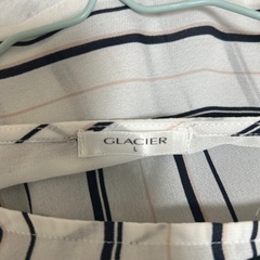 ストライプ柄トップス　#GLACIER ホワイトストライプ #オフショルダー Lの画像