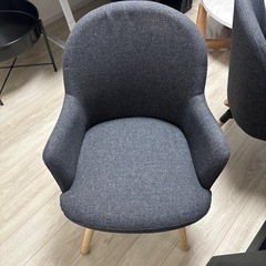 IKEAのダイニングテーブルの画像
