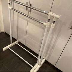 ハンガーラックの画像