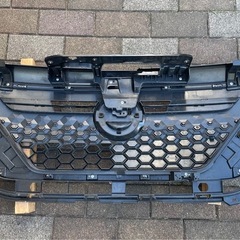 ⭐️ 日産ルークス【B44A】ハイウェイスターXフロントグリル中古品⭐️⭐️の画像