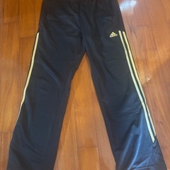 adidasジャージの画像