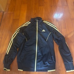 adidasジャージの画像