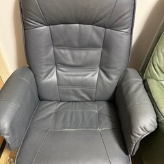 オトマン2つ足置き1つの画像