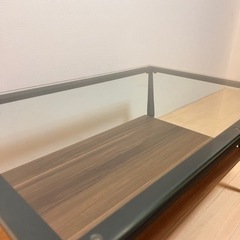 照明＋ガラステーブル　おしゃれなモダンデザインの画像