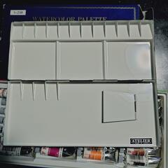 水彩画絵の具セットの画像