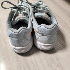 アシックスバレーボールシューズ23.5の画像