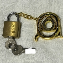 希少　ロータリーエンジン　キーホルダー南京錠付きの画像