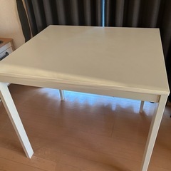 IKEA VIHALS ヴィーハルス 伸長式テーブル ホワイトの画像