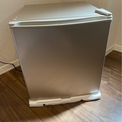 新品同様✨【24日夜or25日朝限定】simplus 1ドア冷蔵庫 47L 自動霜取り機能付 左右開き SP-47LD 一人暮らし 小型 コンパクト シンプラス 大容量 温度調整可 両開き 製氷 サブ冷蔵庫 ミニ冷蔵庫 の画像