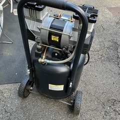 1276😺ジャンク　コンプレッサー　アストロプロダクツ 縦型ハイスピードエアコンプレッサ A P041022 38Lの画像
