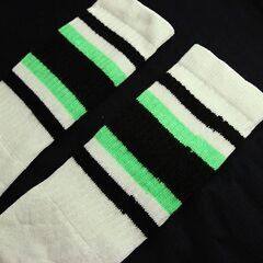 (5478) SkaterSocks ロングソックス 靴下 男女兼用 ソックス スケボー チューブソックス Knee high White tube socks with Black-Neon Green stripes style 4 (22インチ) SKATE SK8の画像