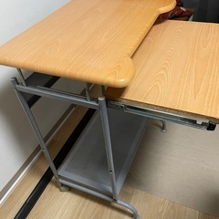 パソコン　デスクの画像