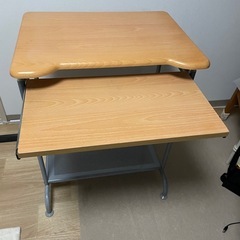パソコン　デスクの画像