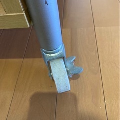 棚付きテーブル　キャスター付きの画像