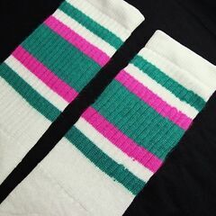(5487) SkaterSocks (スケーターソックス) ロングソックス 靴下 男女兼用 ソックス チューブソックス Knee high White tube socks with Teal-Hot Pink stripes style 4 (22インチ) スケボー Sの画像