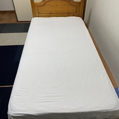 シングルベッドとマットレスシングルの画像