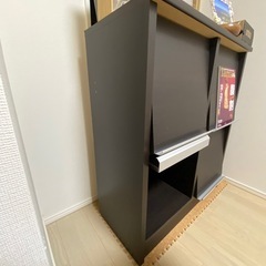 雑誌が飾れる！本棚の画像