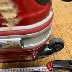 キャリーケース鍵付き(傷だらけ)の画像
