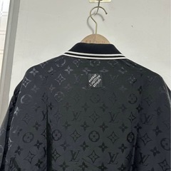 ルイヴィトン ポロシャツ XL メンズ 𝐋𝐎𝐔𝐈𝐒 𝐕𝐔𝐈𝐓𝐓𝐎𝐍の画像
