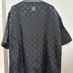 ルイヴィトン ポロシャツ XL メンズ 𝐋𝐎𝐔𝐈𝐒 𝐕𝐔𝐈𝐓𝐓𝐎𝐍の画像
