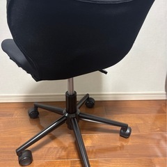 デスクチェア イス 黒　テレワークの画像