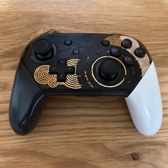 Nintendo Switch Pro Controllerゼルダの伝説デザインの画像