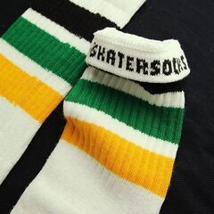 (5481) SkaterSocks (スケーターソックス) ロングソックス 靴下 男女兼用 ソックス スケボー チューブソックス Knee high White tube socks with Black-Green-Gold stripes style 1 (22インチの画像
