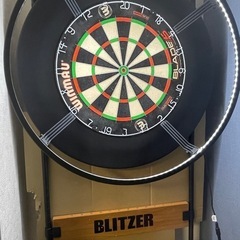 Winmau Blade5 Dual core ハードダーツ/ Target surround サラウンド/ Corona Vision ライト / Blitzerダーツ棚の画像