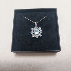 天然ブルートパーズとサファイヤのネックレスの画像