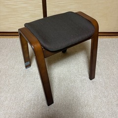 ニトリ　木製スツールの画像