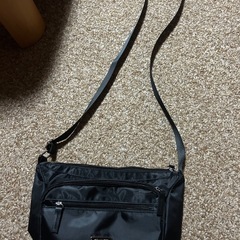 ショルダーバッグ３つセットで
の画像