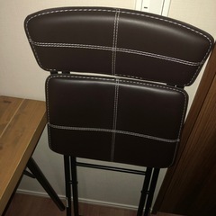 テーブルとイスの画像