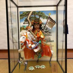 【五月人形】馬に乗った武者人形／ガラスケース入り／引き取り限定の画像