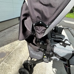 双子用ベビーカーの画像