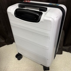キャリーケース　ホワイトの画像