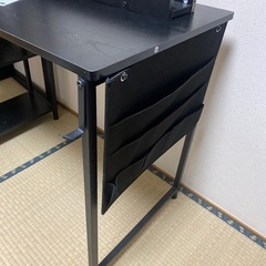 デスクテーブル（お話し中）の画像
