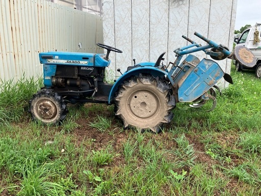 三菱トラクタ　D1300 4WD  現役活躍