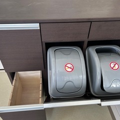 食器棚の画像