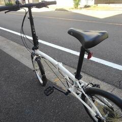サマーセール！全品1000引き！7/21まで！中古自転車３６４７　折り畳み自転車　DAHON  Gimmick D6　２０インチ　６段ギヤ　ワイヤー錠　身長１４５から１９０㎝の画像